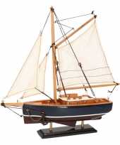 Model zeilboot model jacht donkerblauw 23 cm